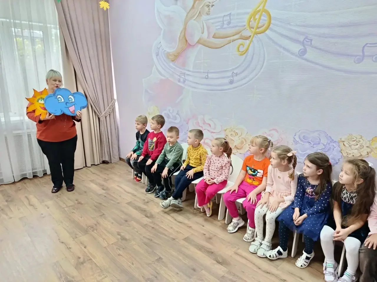 Музыкальное занятие "Осенний дождик" в средней группе.