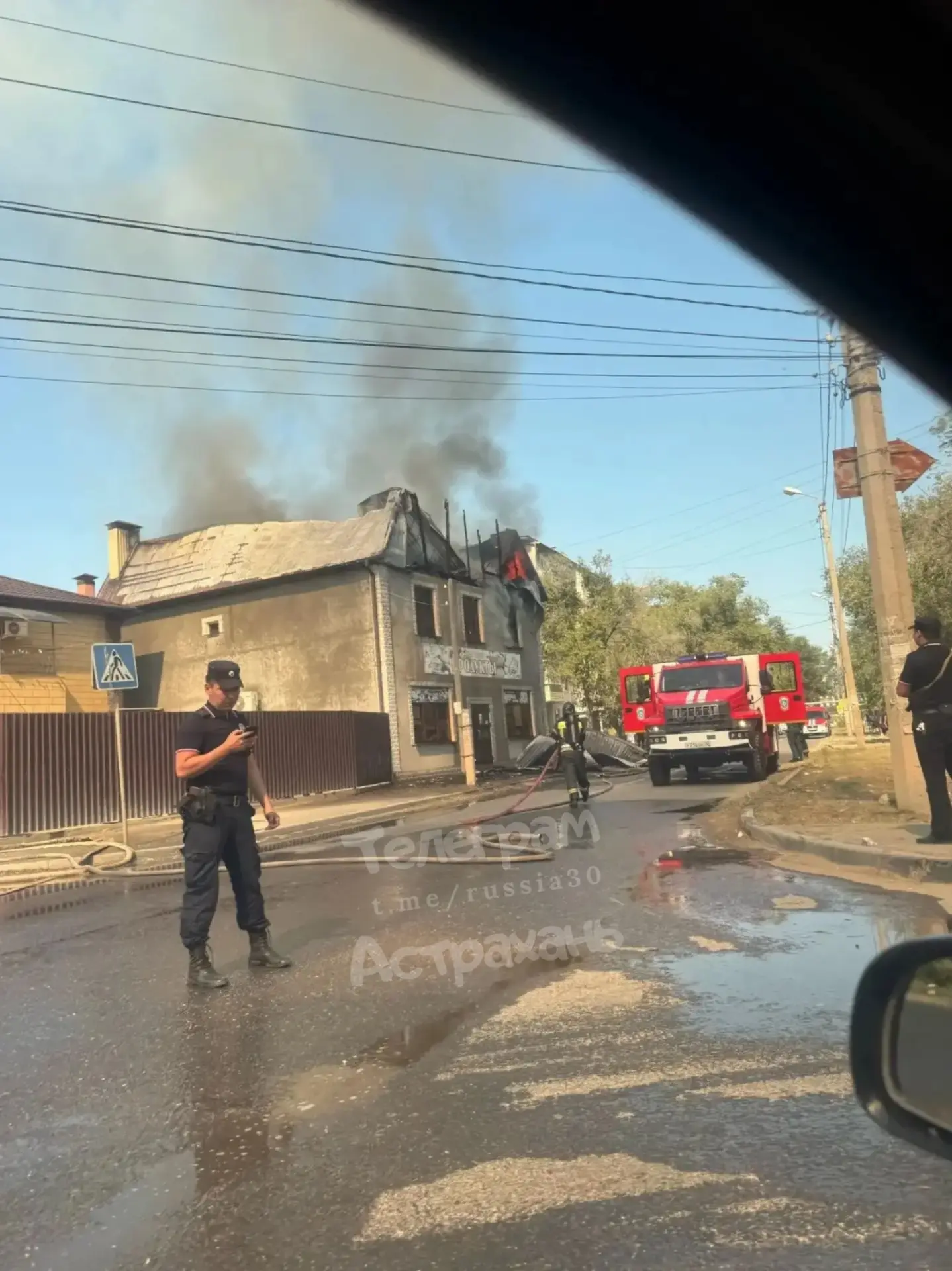 ⚡️Улица Маркина перекрыта, - пишут в главном водительском чате нашего города. Горит дом!