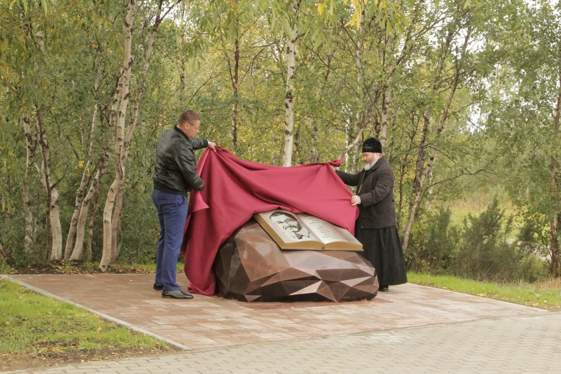 Сегодня, 28 августа, в сквере «Захребётная курья» рабочего поселка Искателей прошла тор...