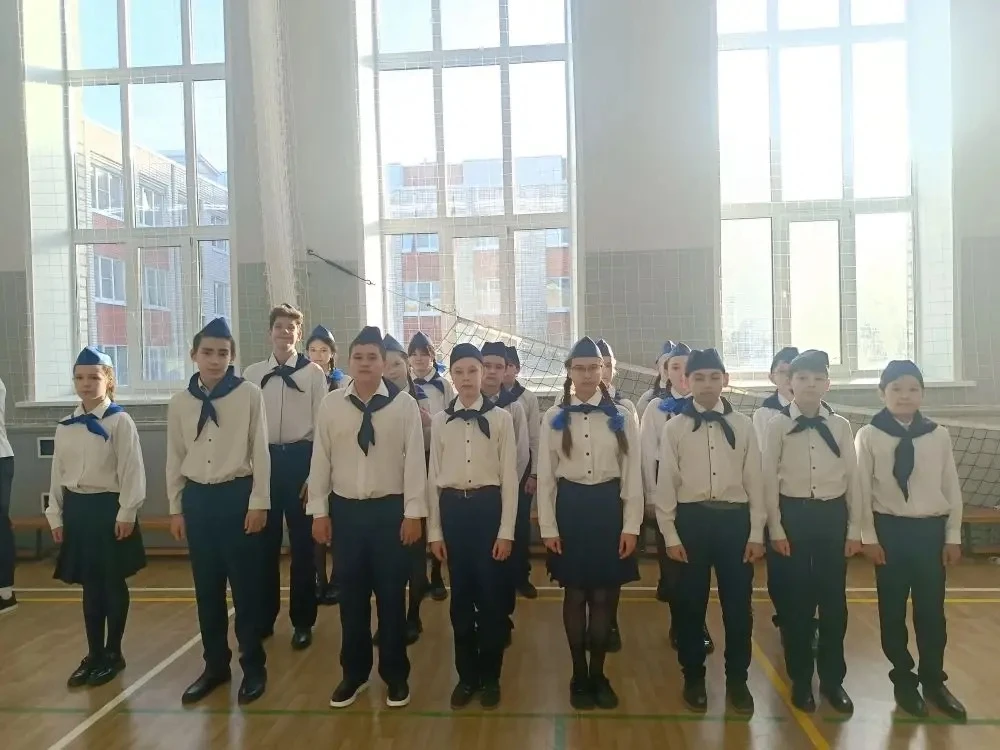🇷🇺 Смотр строя и песни в нашей школе!  В преддверии Дня защитника Отечества в нашей школе прошел кон
