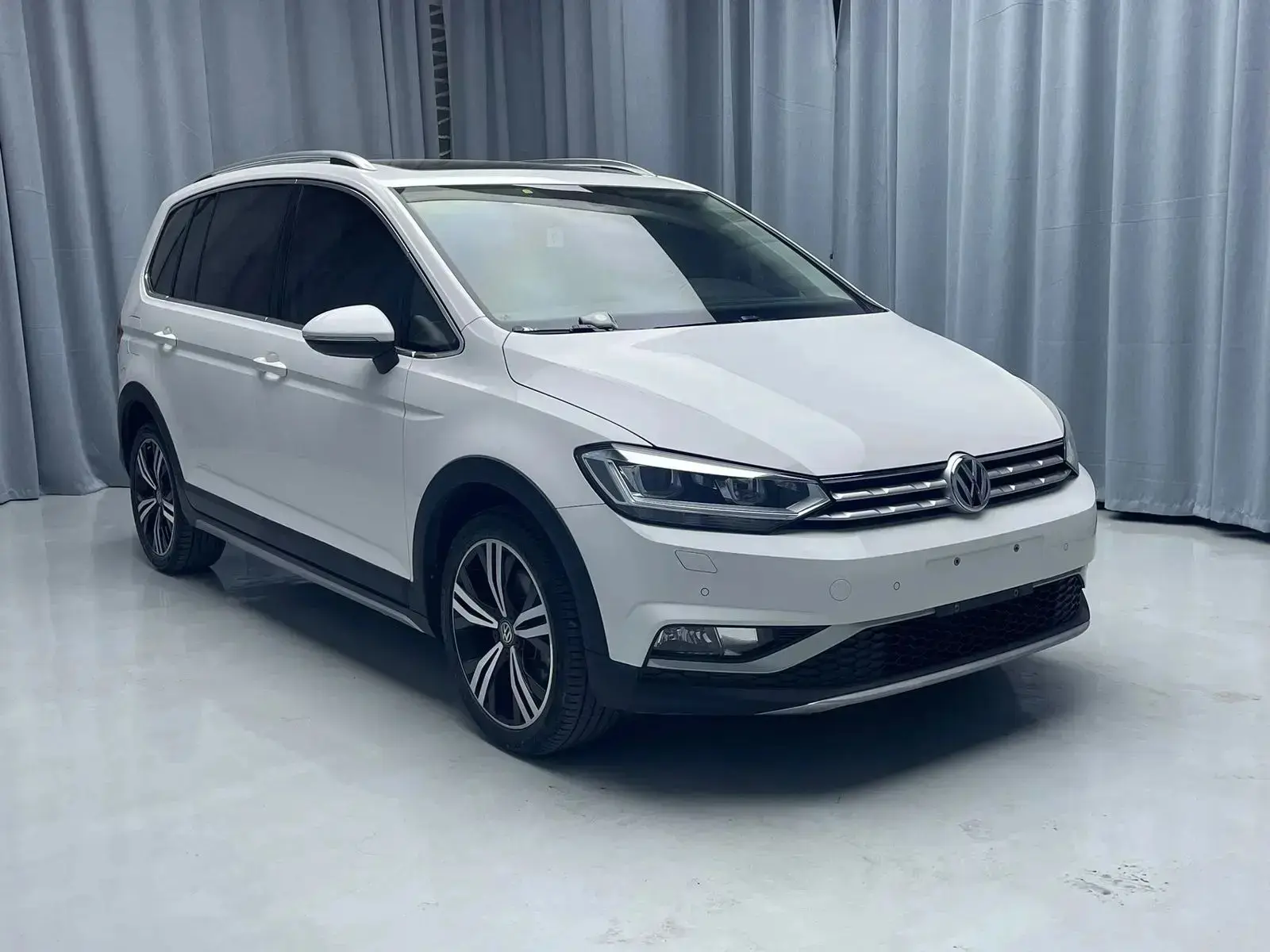 ⭐️Поздравляем с покупкой!!! 🤗

Volkswagen Touran L в комплектации 280TSI DSG Extension Edition 7-se