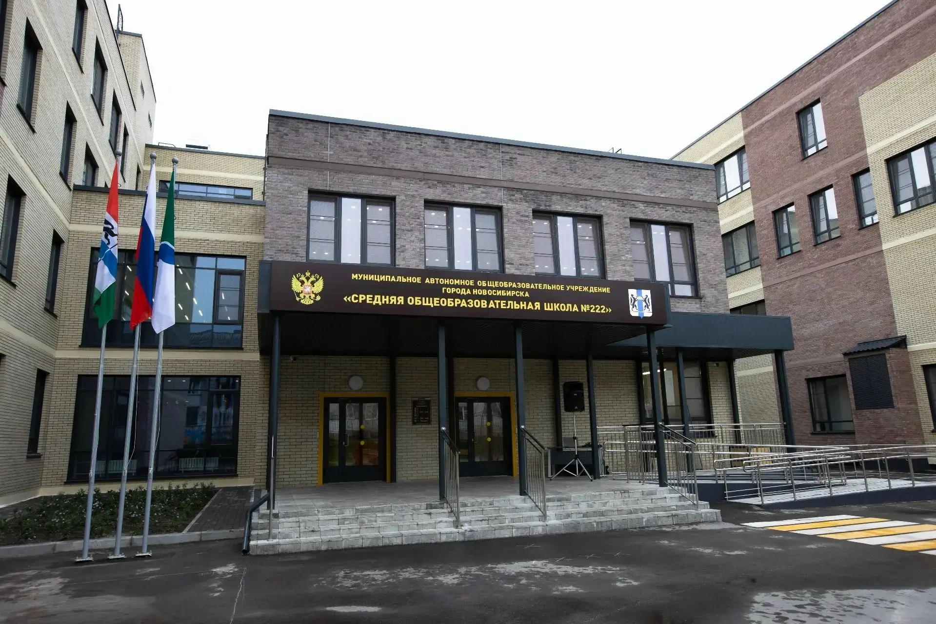 В связи с увеличением классов в МАОУ СОШ № 222 открыты вакансии на 2026-2027 учебный год: 
 
📖 учит