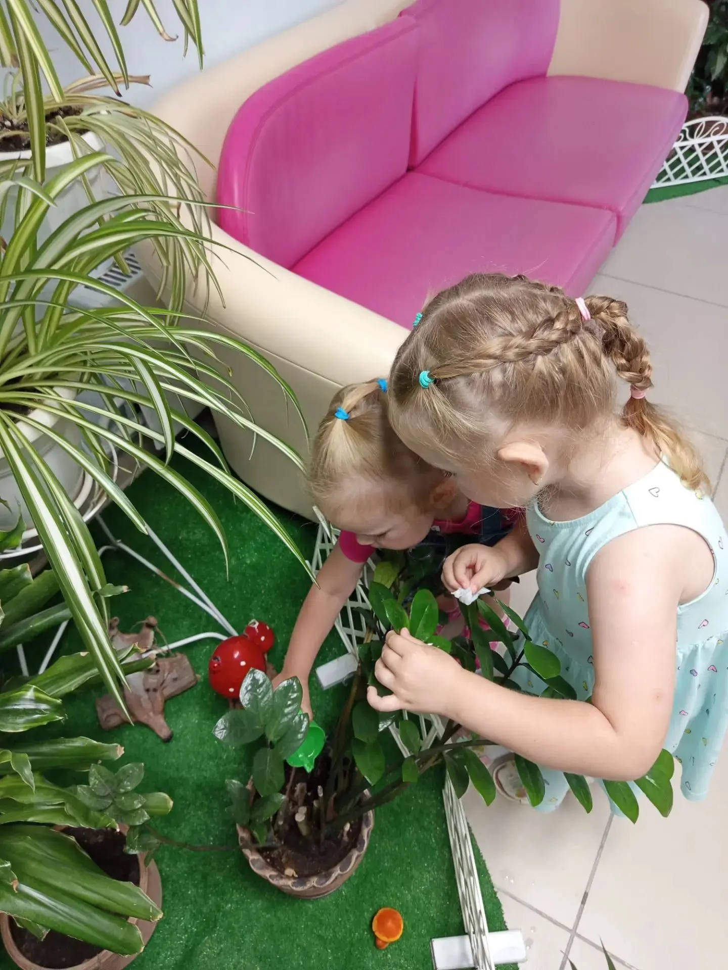 Мы ходили в наш цветник🌿☘.