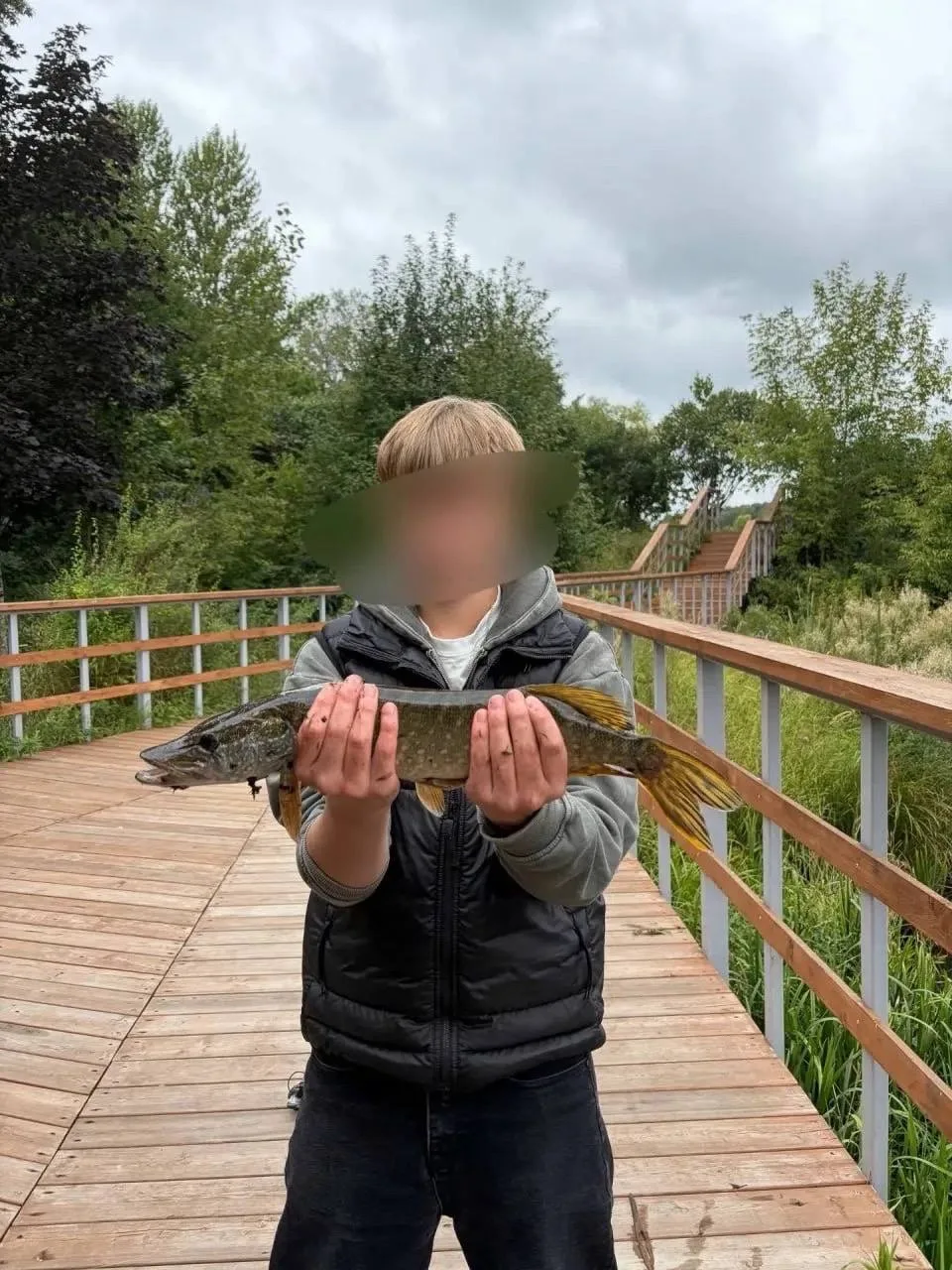 🎣 Соседи хвастаются уловом на Джамгаровке