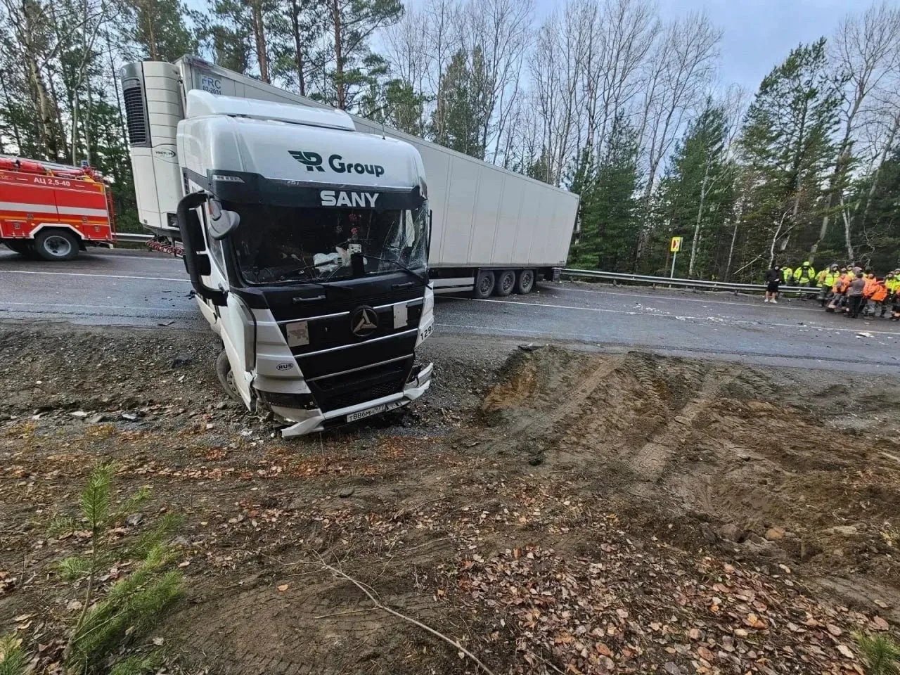 🚛 Большегрузы столкнулись на Култукском тракте — проезд затруднён