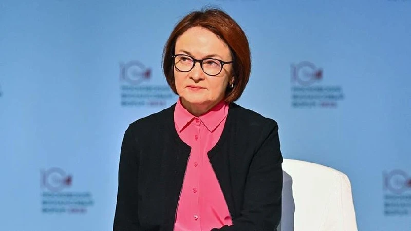Эльвира лавировала, лавировала, да не вылавировала

Уже который день сгущаются тучи вокруг председат
