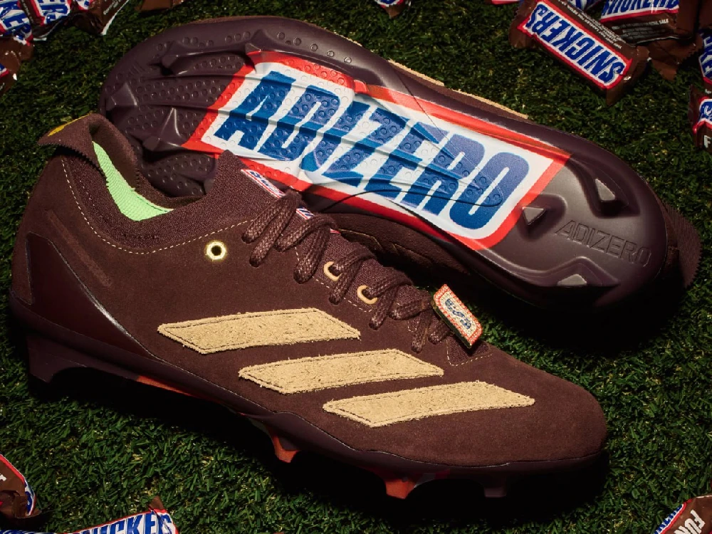 Adidas выпустил бутсы в стиле Snickers