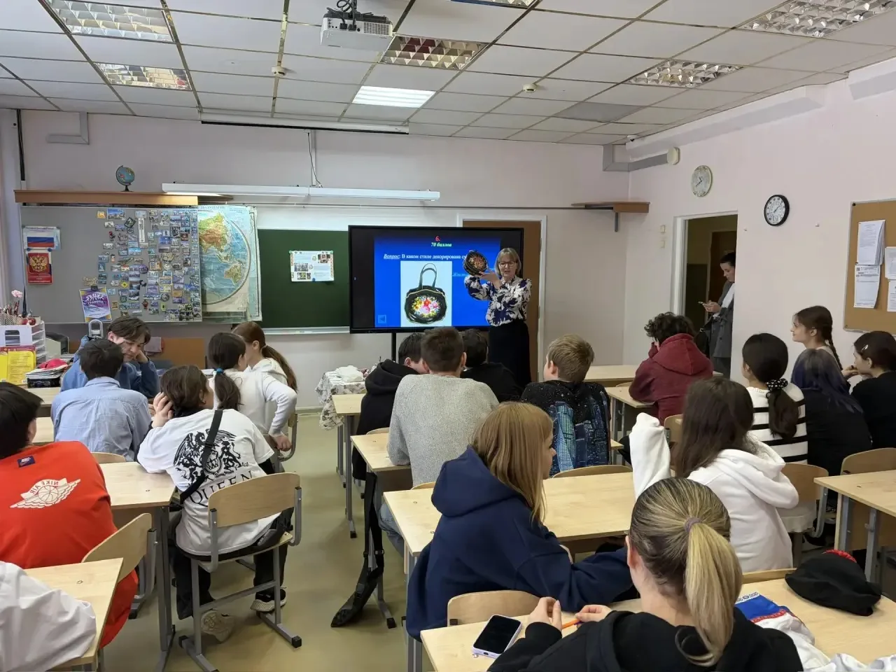 День народных промыслов🪆  ☀️Сегодня в школе прошёл большой праздник, посвящённый широкой Масленице! 