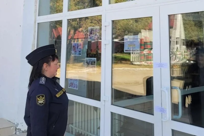Процесс снятия арестов со счетов компаний, связанных с аптечной сетью Малика Гайсина, н...