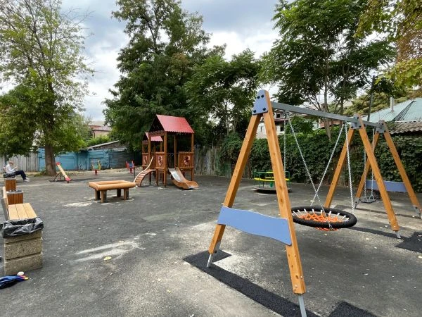 РАЗНОРАБОЧИЙ / СТРОИТЕЛЬСТВО ДЕТСКИХ ПЛОЩАДОК (МОСКВА)