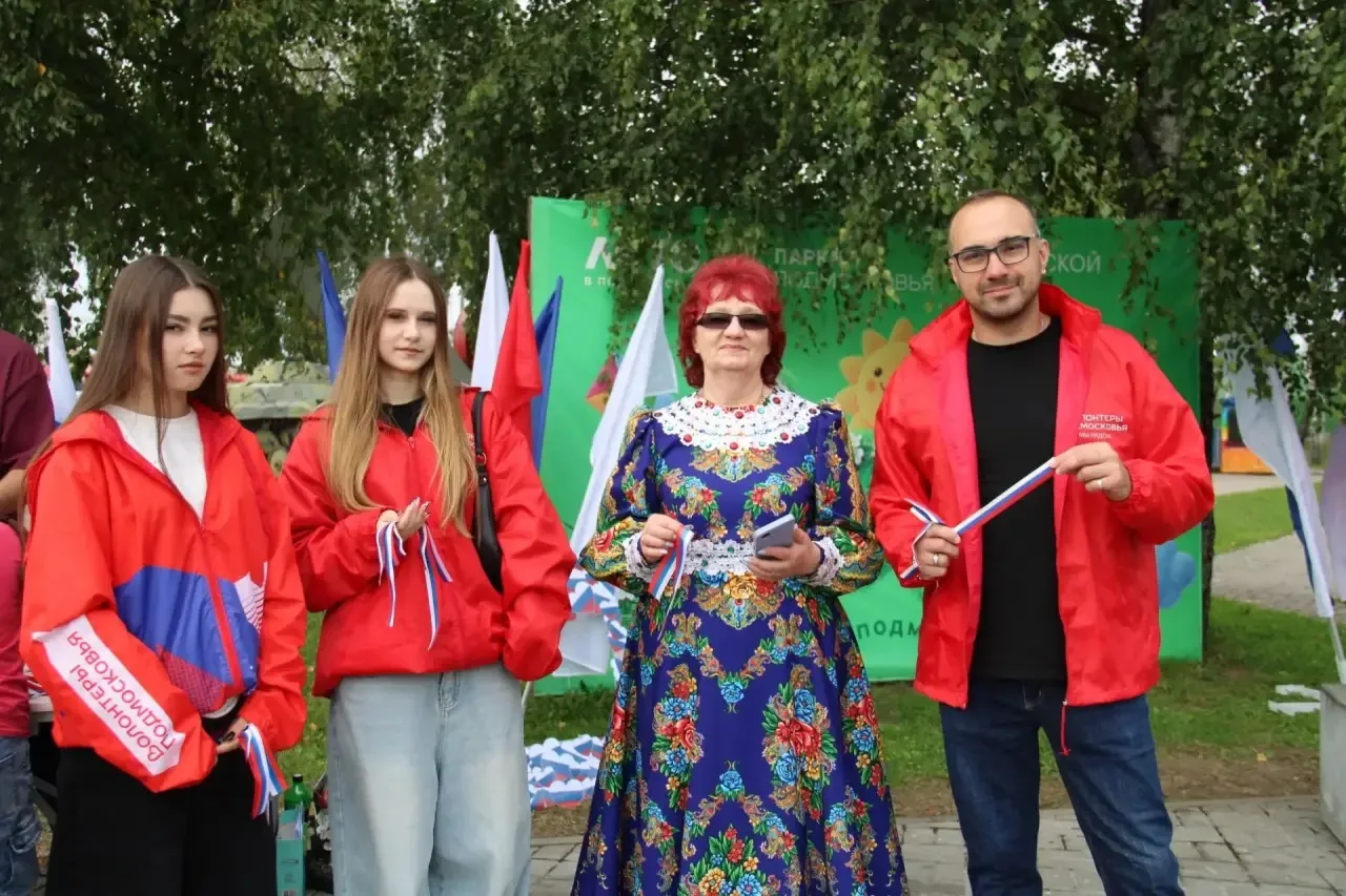Сегодня, в День флага России, в городском парке Шаховской прошел Фестиваль «Моей Родины...