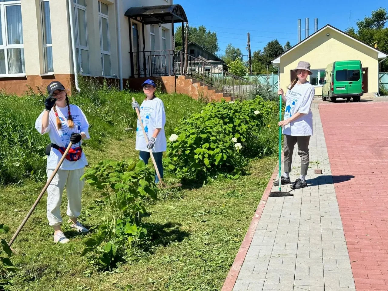 ⛪️А у нас в Нижнем волонтёры помогли в благоустройстве храма в селе Богоявление

Добровольцы вывезли
