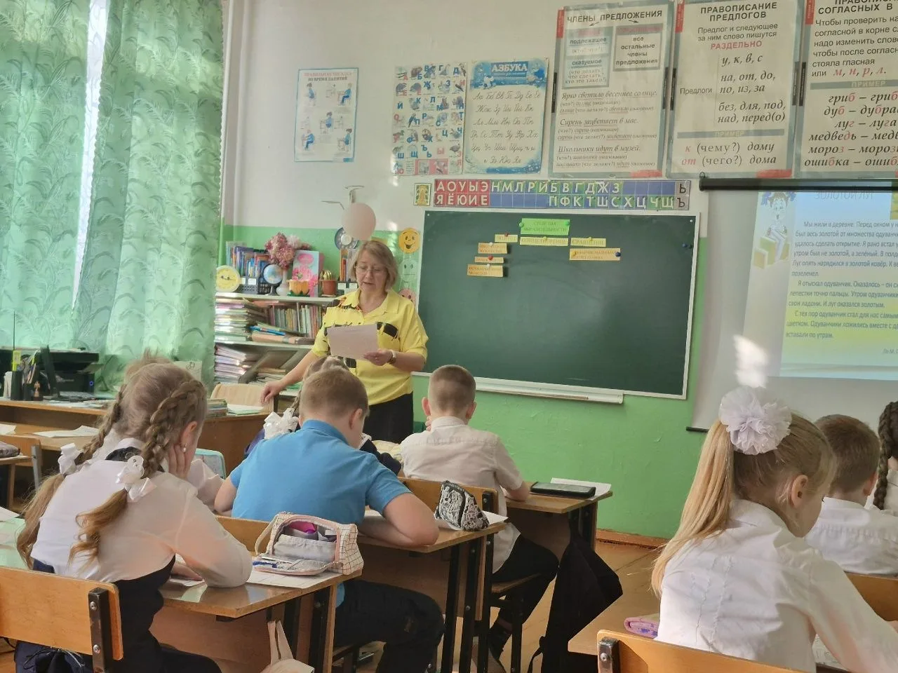 Сегодня педагоги начальной школы провели мастер- классы по теме «Формирование читательс...