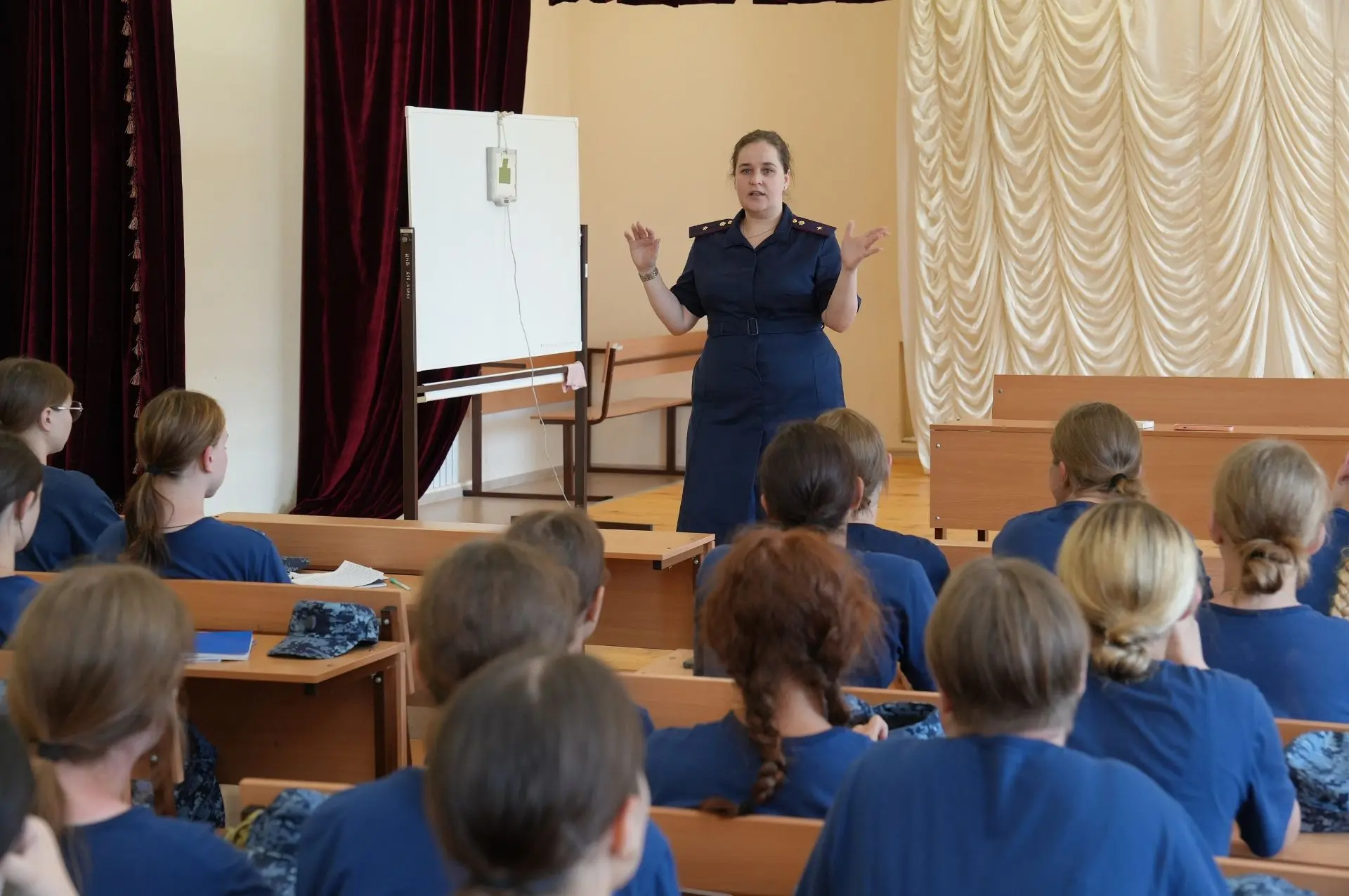 О здоровье, гигиене и этических нормах: с первокурсницами провела встречу представительница женсовет
