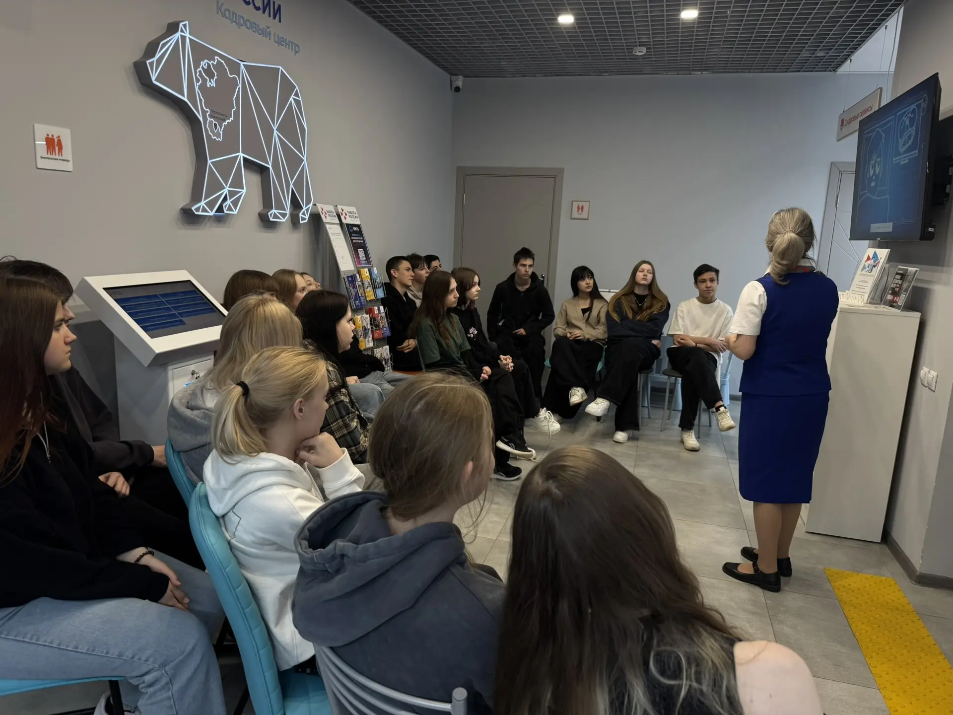 💼 ЗНАКОМСТВО С ПРОФЕССИЯМИ 💼  Сегодня ученики 9 «А» класса Центра Образования «Гимназия» побывали на