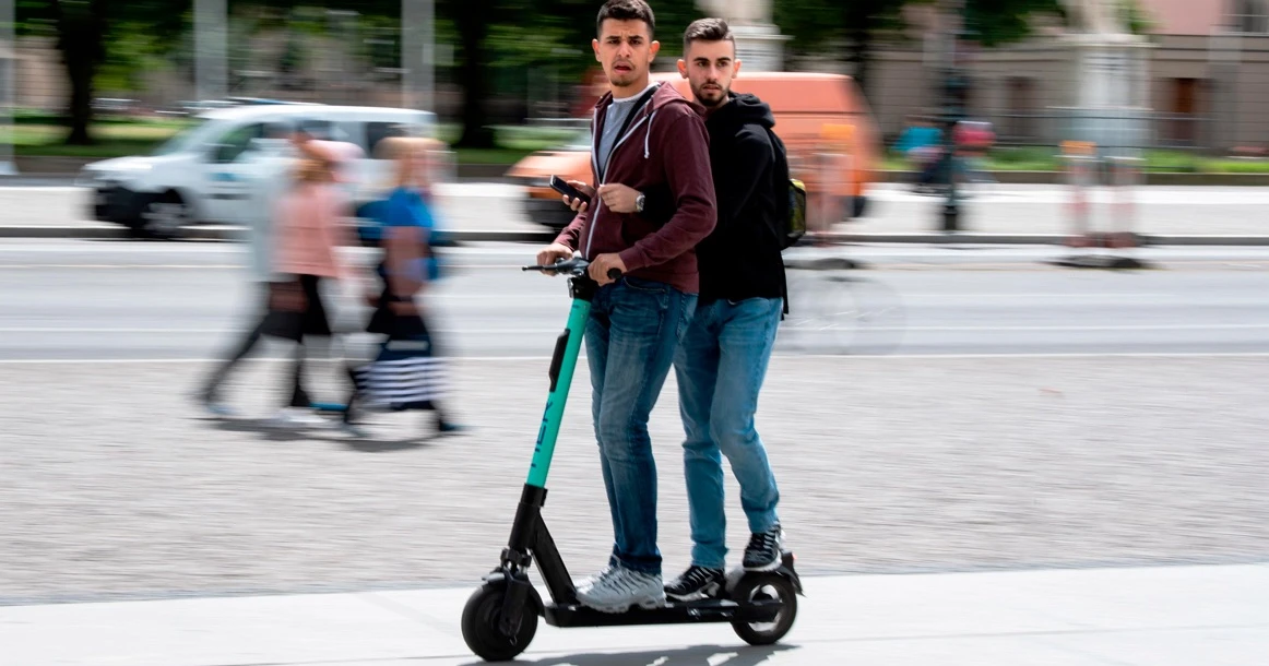 🛴 Электросамокаты хотят запретить детям и взрослым без прав!