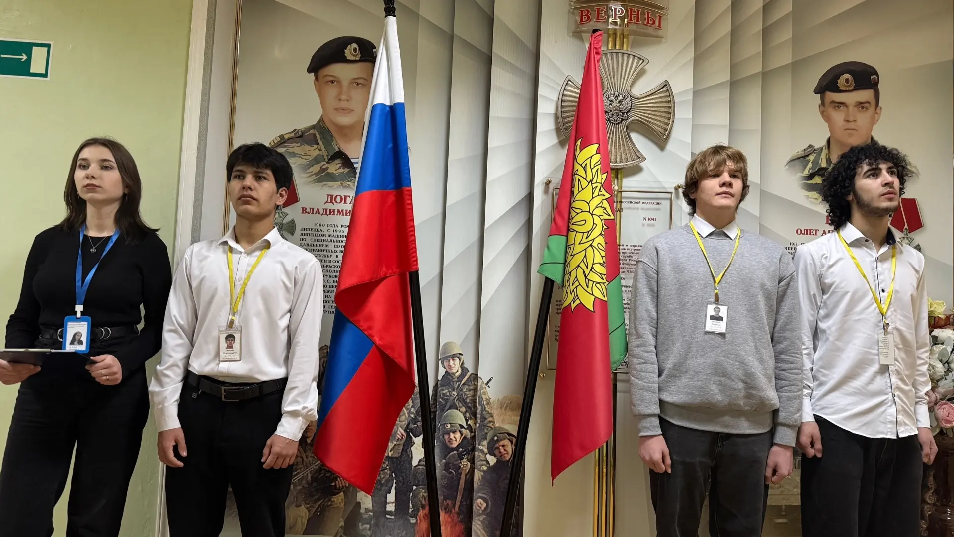🇷🇺 Традиционная линейка и «Разговоры о важном»: как начался понедельник в КИИМО   Утро понедельника 