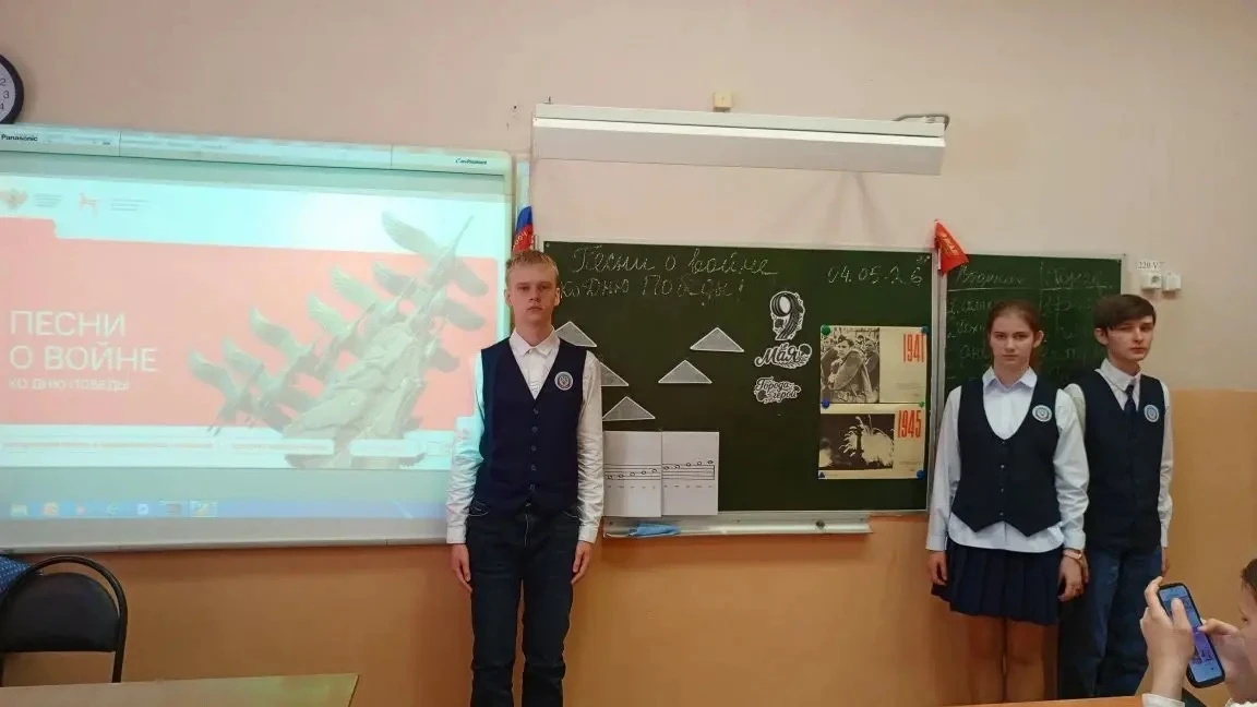 🎶 «Разговоры о важном»  Сегодня после торжественной линейки обучающиеся нашей школы приняли участие 