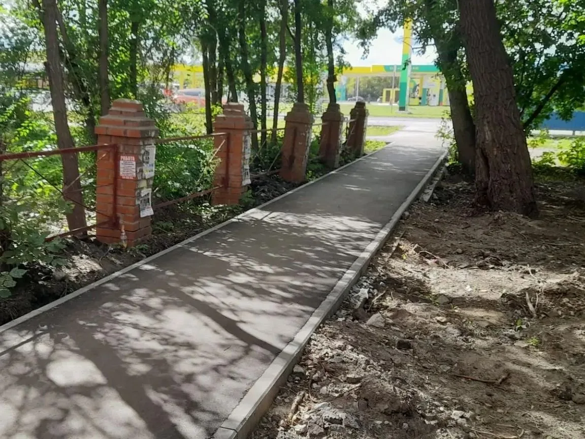 🛣На Левобережье завершены работы по ремонту тротуаров и пешеходных дорожек.
