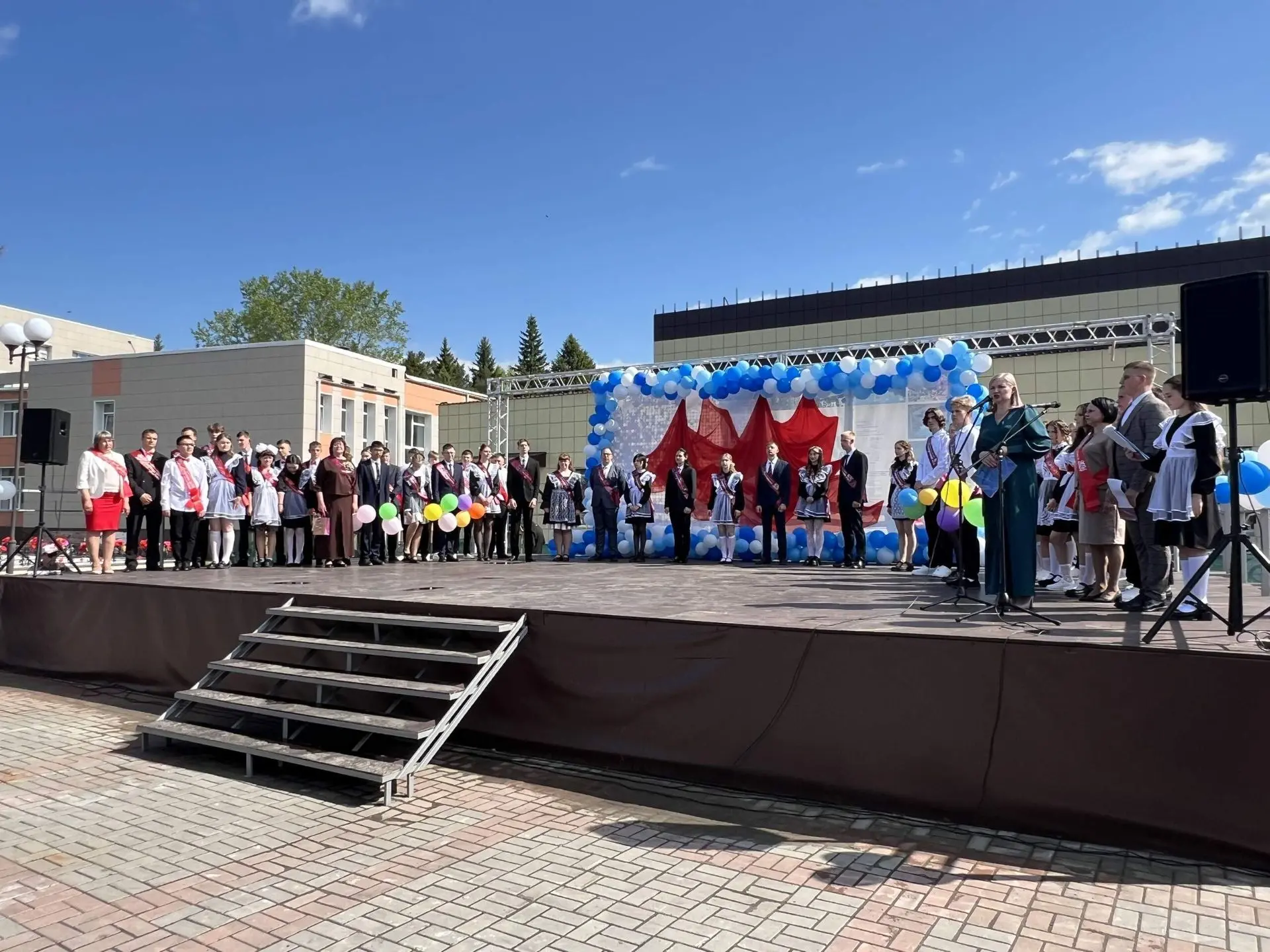 Последний звонок прозвенел для наших выпускников! 🔔Сегодня особенный день для нашей шк...