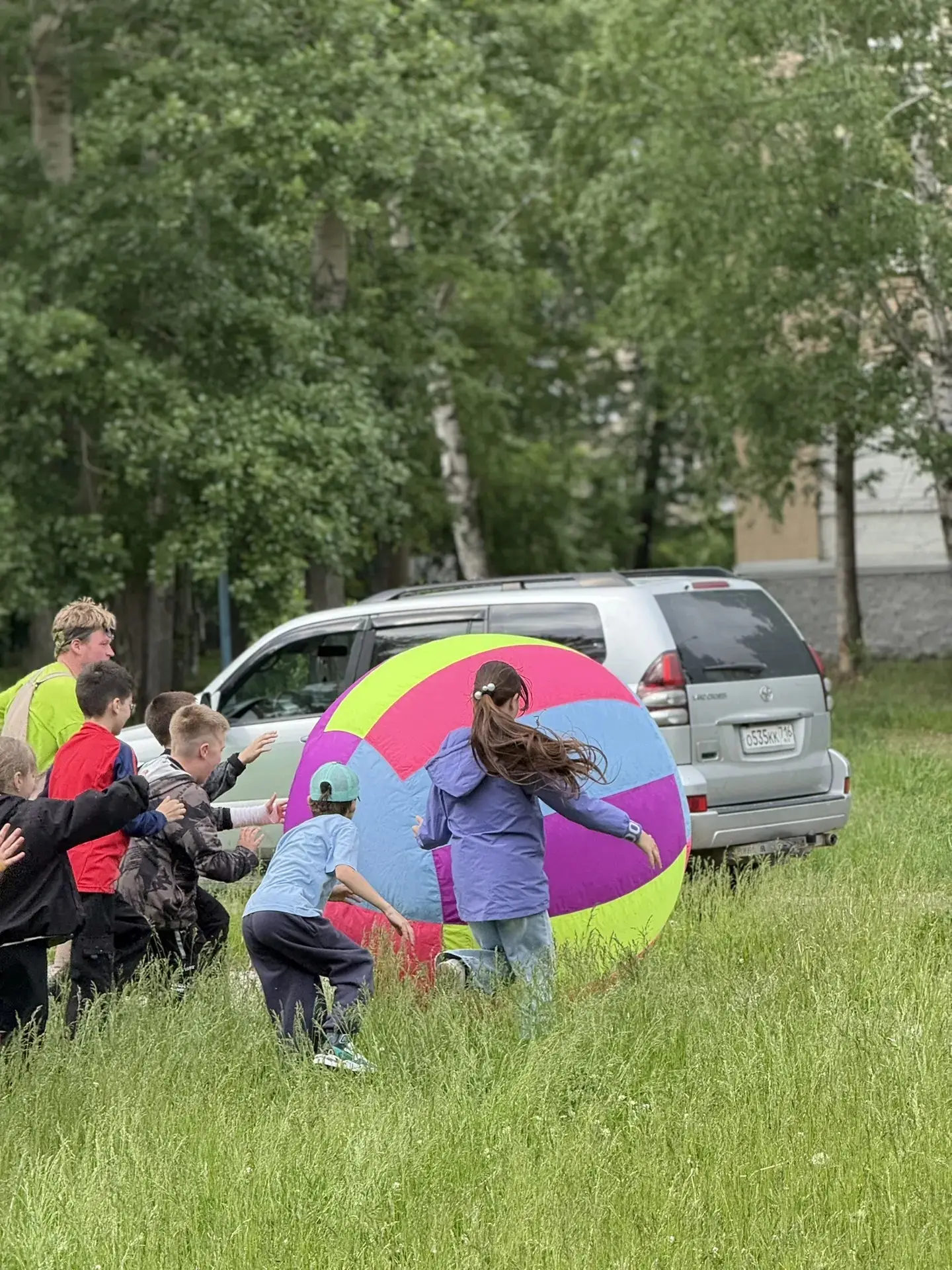 С первых дней смены наших ребят закружил вихрь ярких событий. В гости к лагерю приехала легендарная 