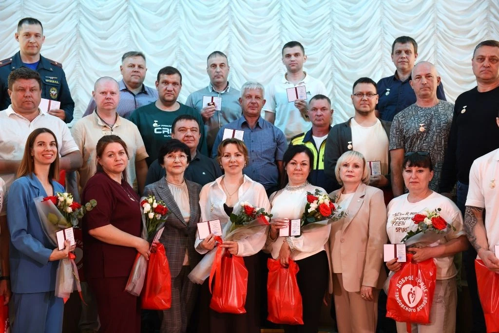 Сегодня, 14 июня, во Всемирный день донора крови благодарят и чествуют тех, кто готов поделиться час