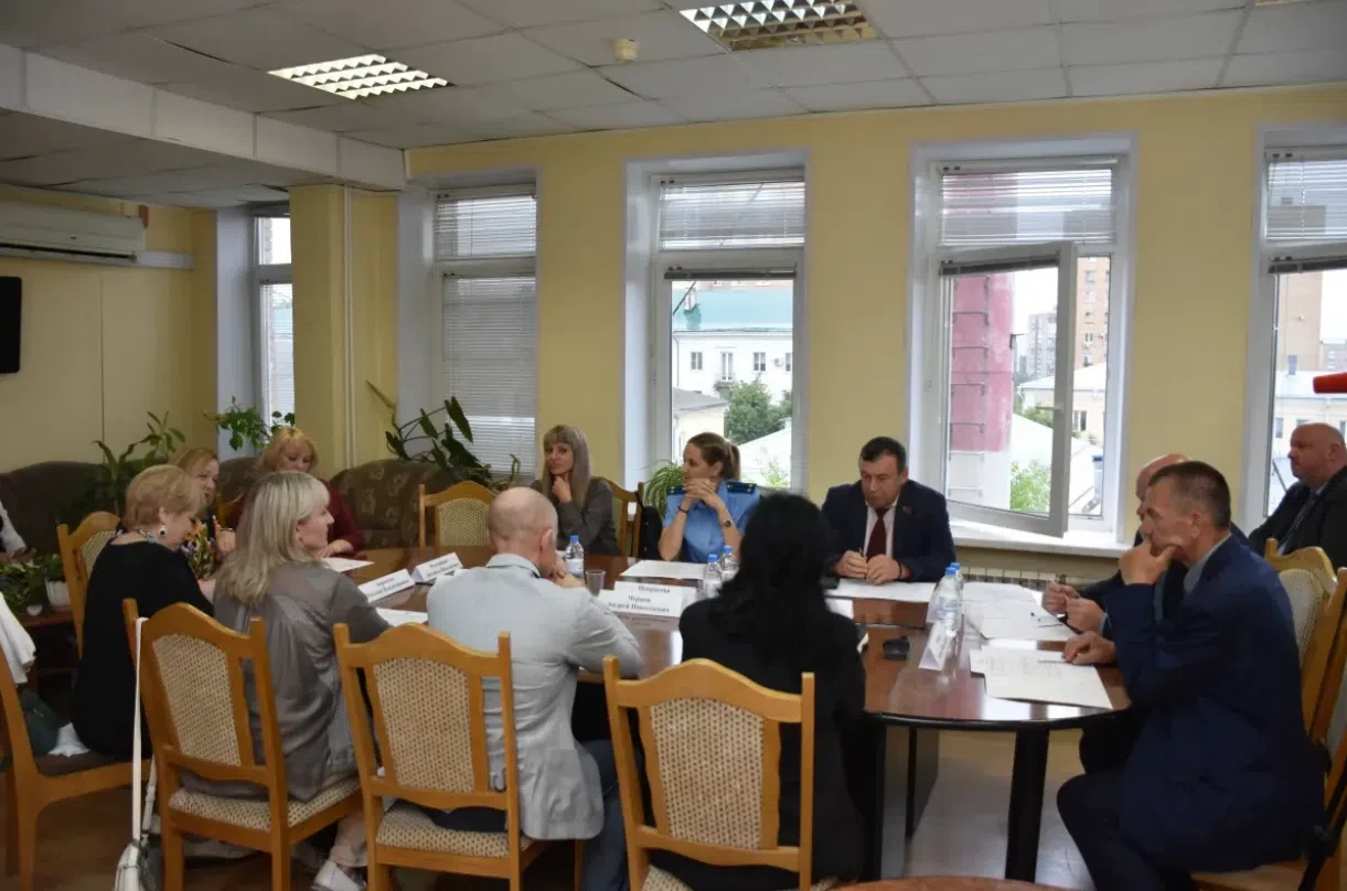 🤝 Депутаты облсовета встретились с представителями СМИ региона

На базе Орловского издательского до