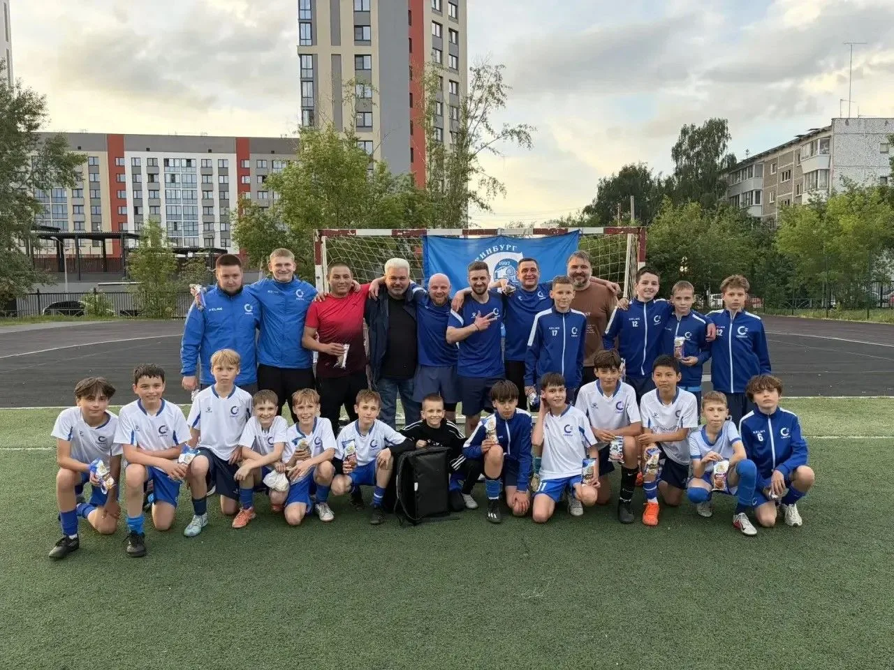 ⚽️ 1 июня на стадионе школы номер 48 в честь Дня Детства состоялся футбольный товарищес...