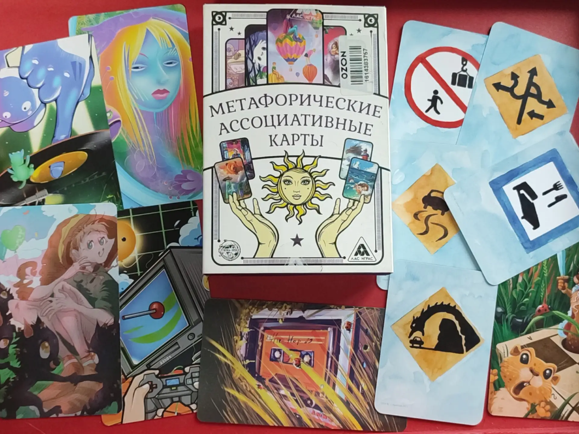 Сегодня в рубрике КАРТЕ МЕСТО - ещё довольно любопытное сочетание. "В деле" - колода "М...