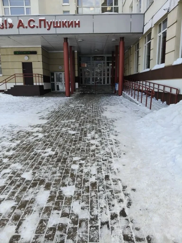 Погода продолжает удивлять 😉 но наша хозяйственная служба всегда готова ко всяким погодным сюрпризам