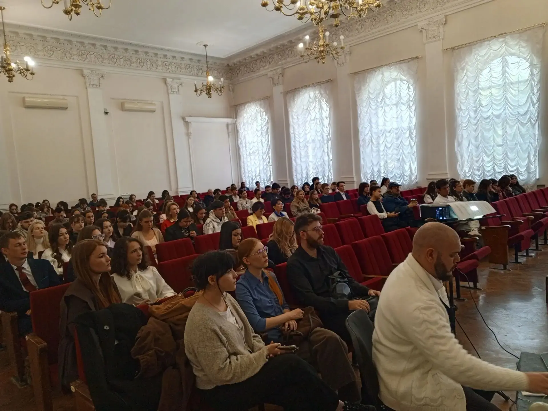 🎓 Добро пожаловать в УГИИ! Как прошла встреча первокурсников 1 сентября