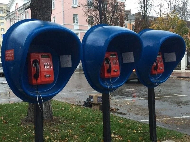 📞В Госдуме выступили с предложением вернуть телефонные будки с доступом в интернет.   Это связано с 