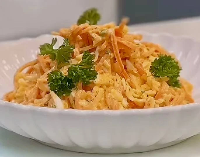 Салат «Люкс»  Ингредиенты: ✅Морковь по-корейски - 200 гр ✅Крабовые палочки - 200 гр ✅Яйца - 3 шт ✅Лю