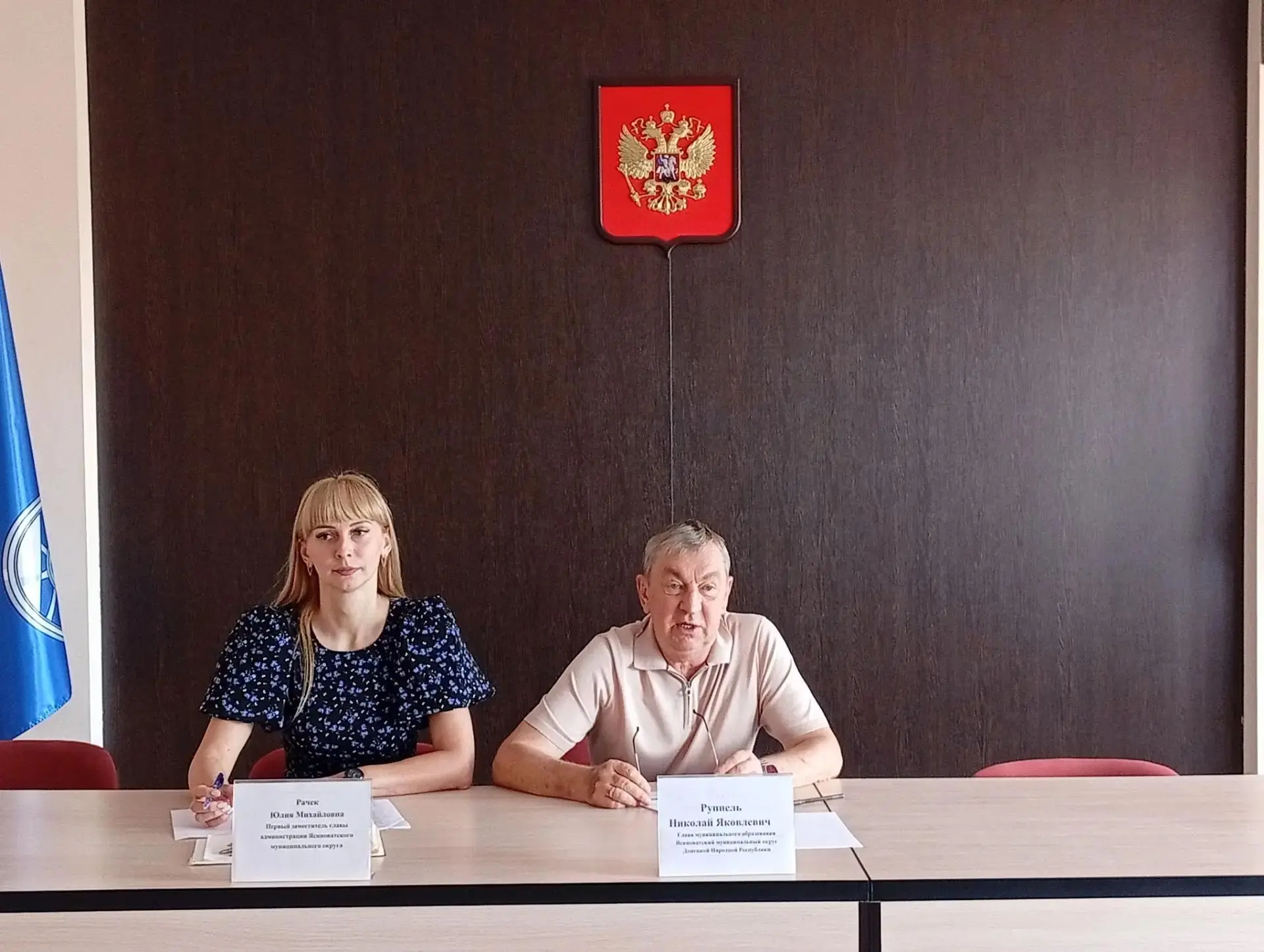 Традиционное аппаратное совещание начали с обсуждения самой острой на сегодня проблемы ...