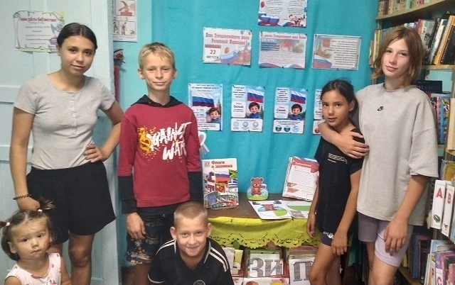 День Государственного флага - праздник всех поколений россиян, дань уважения истории ве...