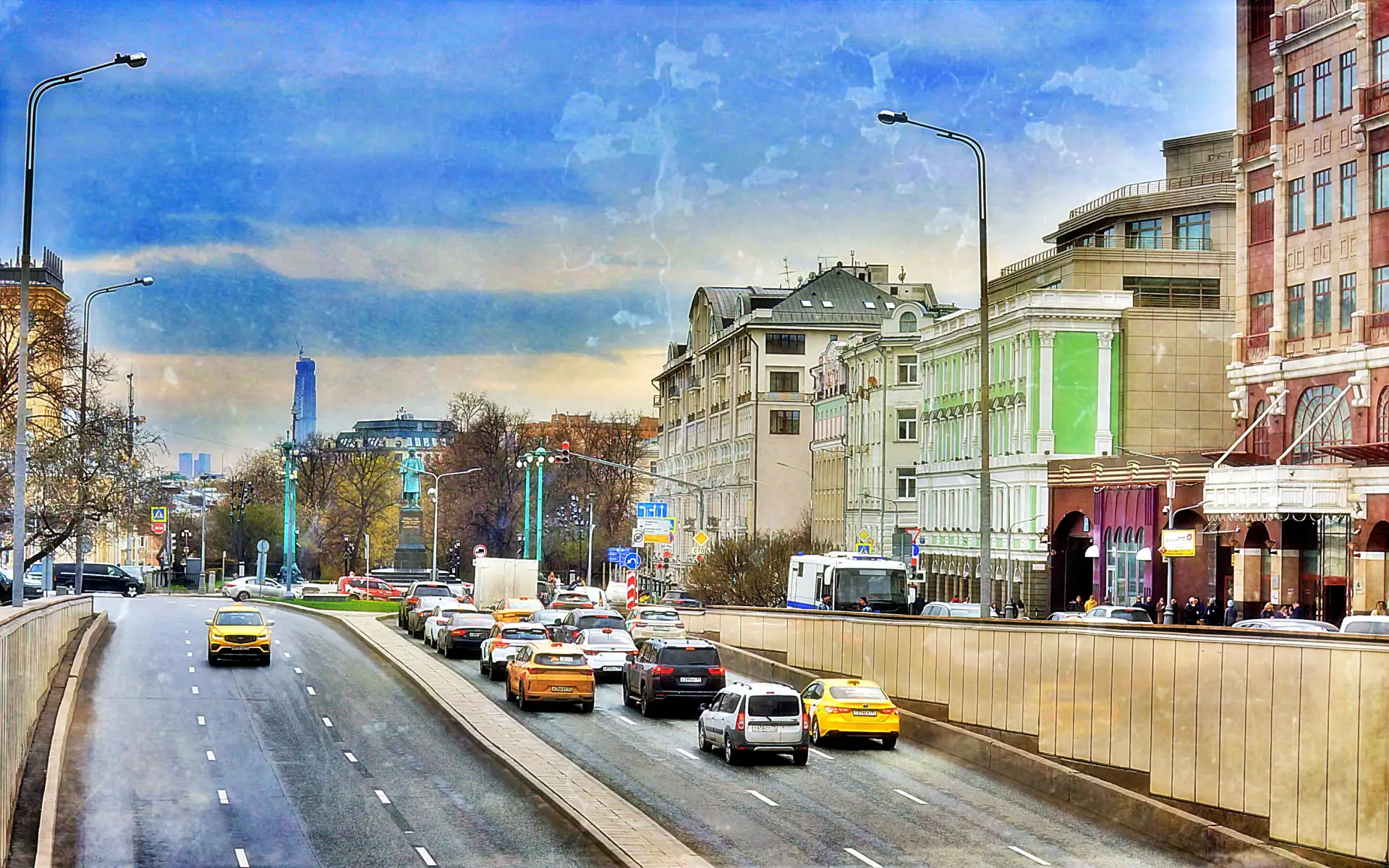 Выезд из Арбатского тоннеля на Арбатскую площадь.