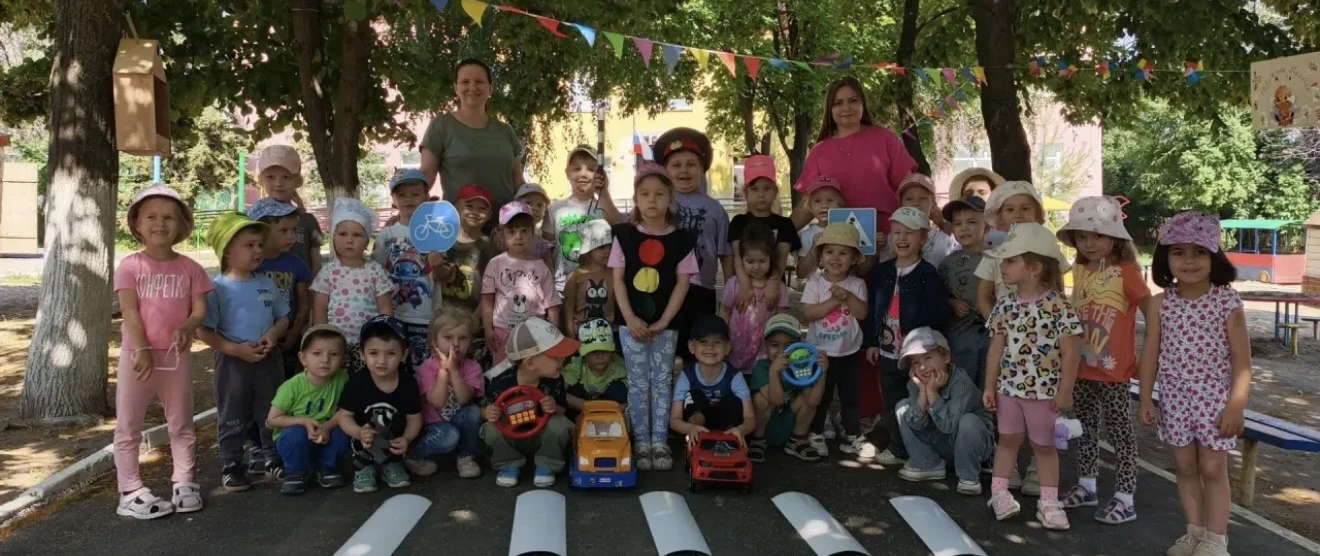 «Безопасная дорога»🚦🚙🚕⛔️
Обучение правилам дорожного движения в детском саду – это жизненная необ