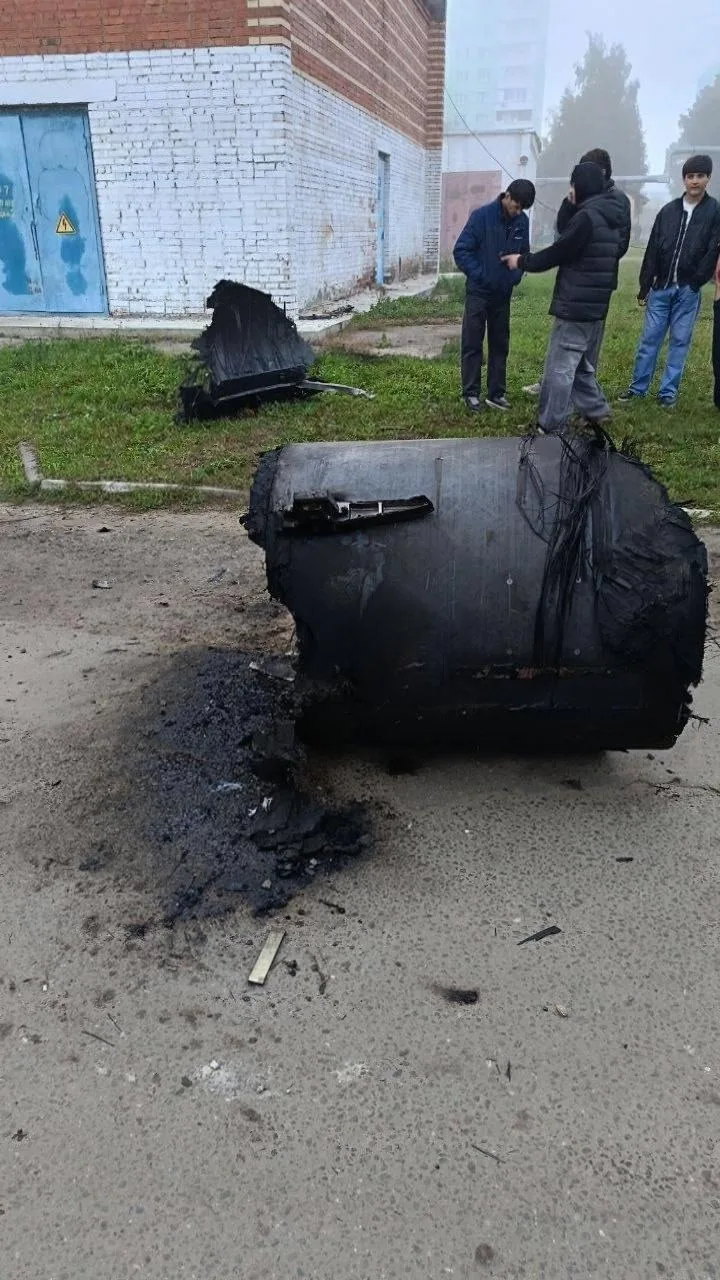 ❗️В сети появились фото, заявленные ,как обломки сбитой ракеты FP-5 «Фламинго», где-то ...