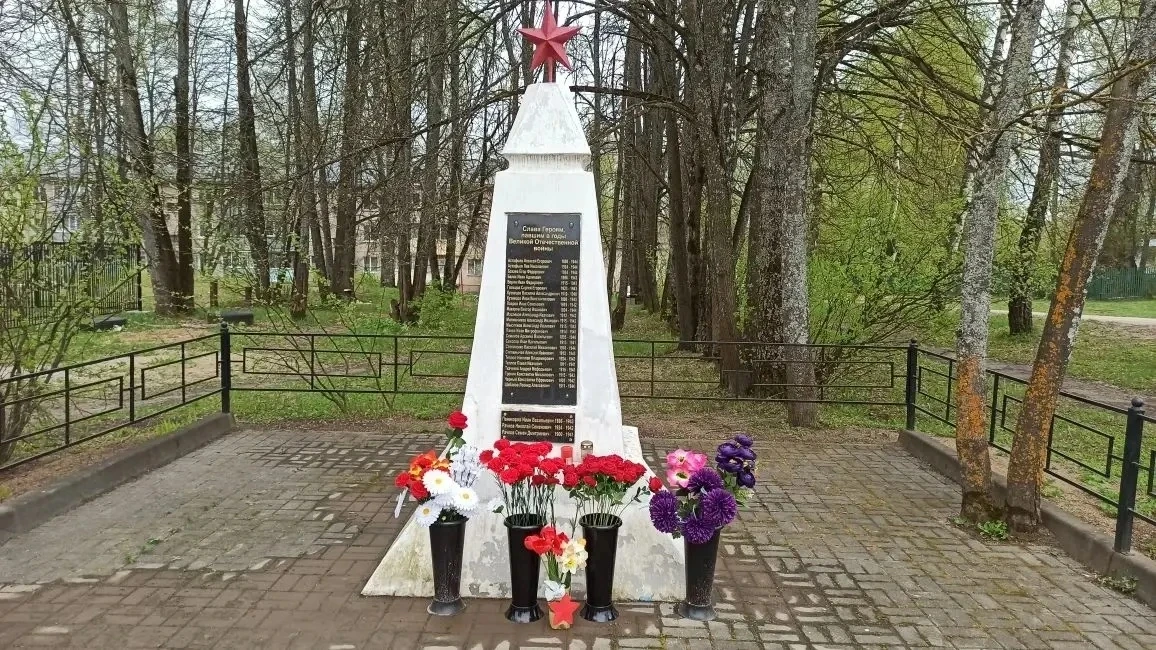 🔴 Дошкольники группы "Фиксики" ЦРР - детский сад № 41 р.п.Петровское почтили память погибших воинов 