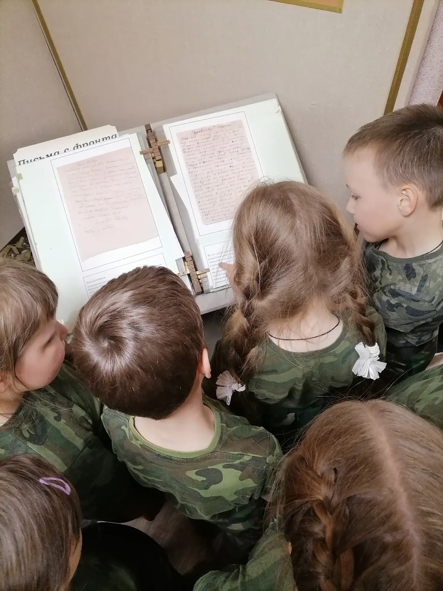 Сегодня ученики 2б класса побывали в Кадуйском музее и познакомились с экспозицией, пос...