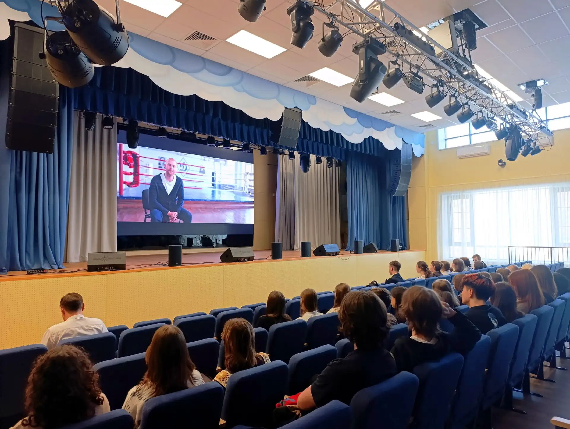 СОБЫТИЯ НЕДЕЛИ В #МАОУСОШ222 ✅  📍Учебная неделя в нашей школе целиком была посвящена иностранному яз