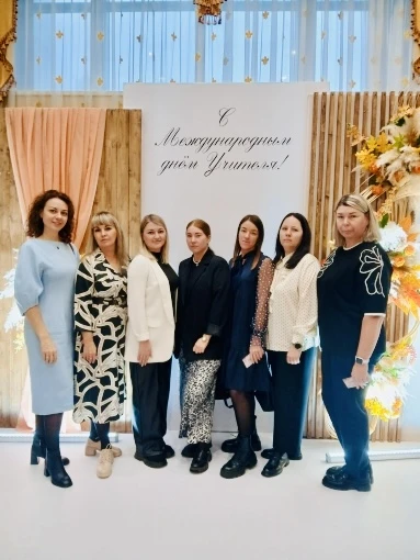Наши педагоги на концерте в «Камчатском театре драмы и комедии» в честь празднования Ме...