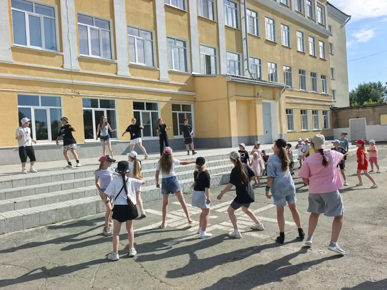 Суббота в лагере: день дружбы, воды и отличного настроения! 🌞🏊‍♂️

Наши субботние дни всегда прохо