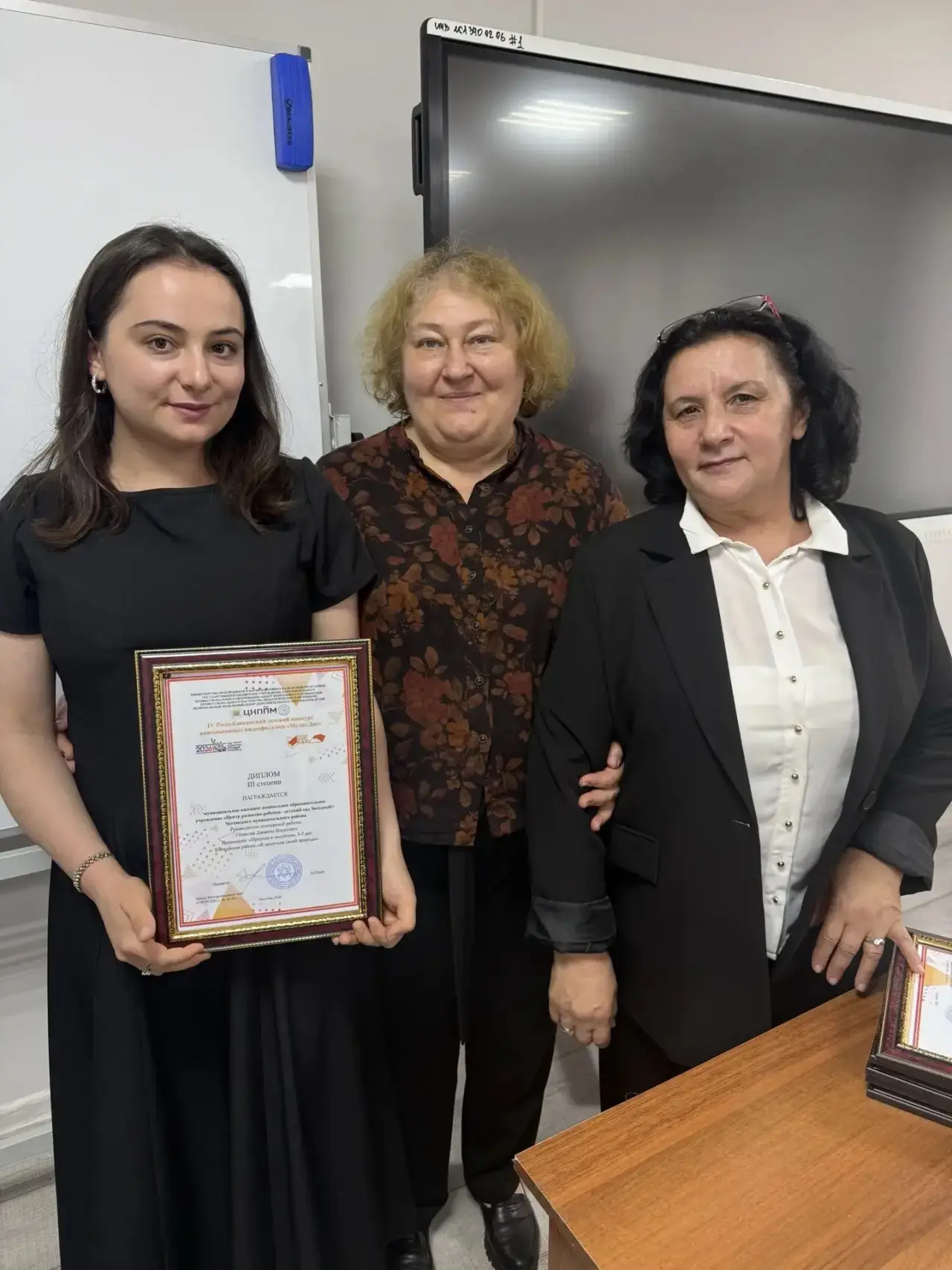 Поздравляем нашу Джанет Ильясовну с заслуженной наградой 💐