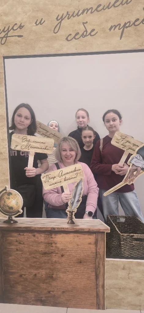 🏛 17 апреля ученики 5 «В» класса отправились в увлекательное путешествие сквозь века — в музейно‑ист