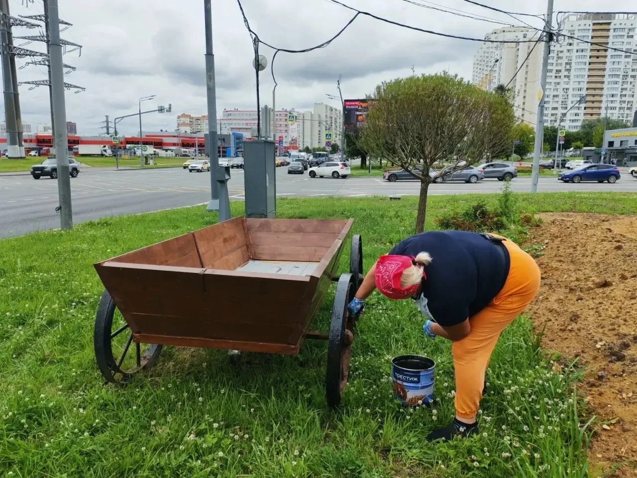 Румянцево | Тропарёво | Саларьево | Москва🏡

Такой важный и нужный труд! 
 
В разгаре сезон благоус