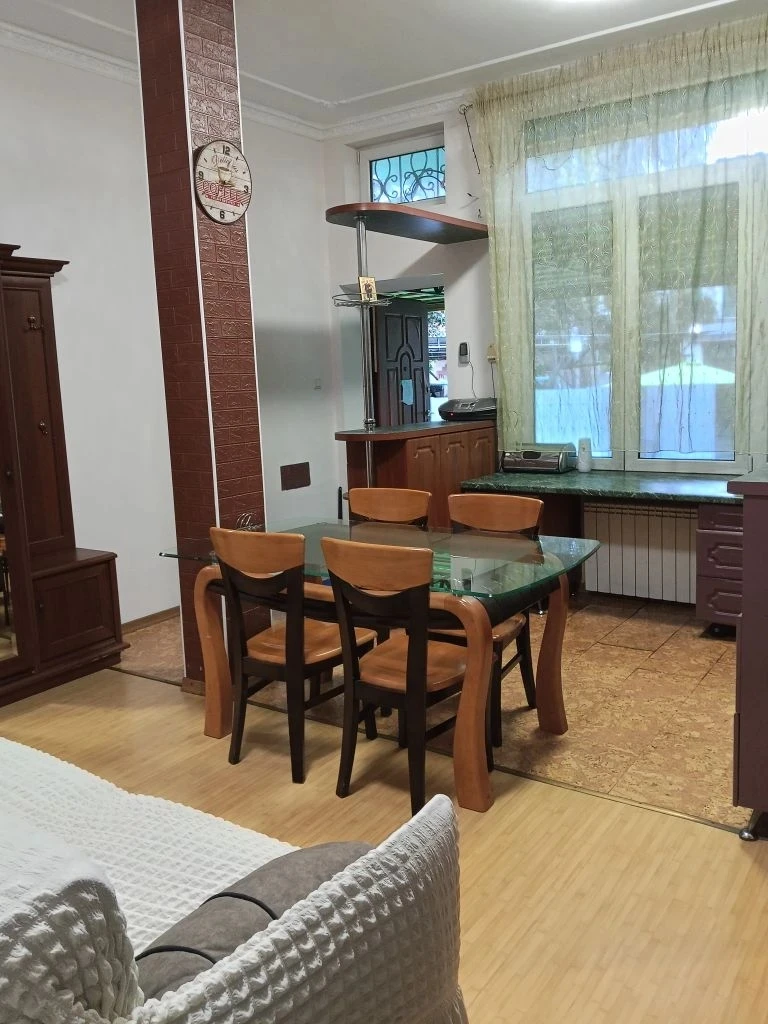 #ЯЛТА улица Боткинская  17   Трёхкомнатная квартира от хозяйки без посредников,со своим закрытым дво