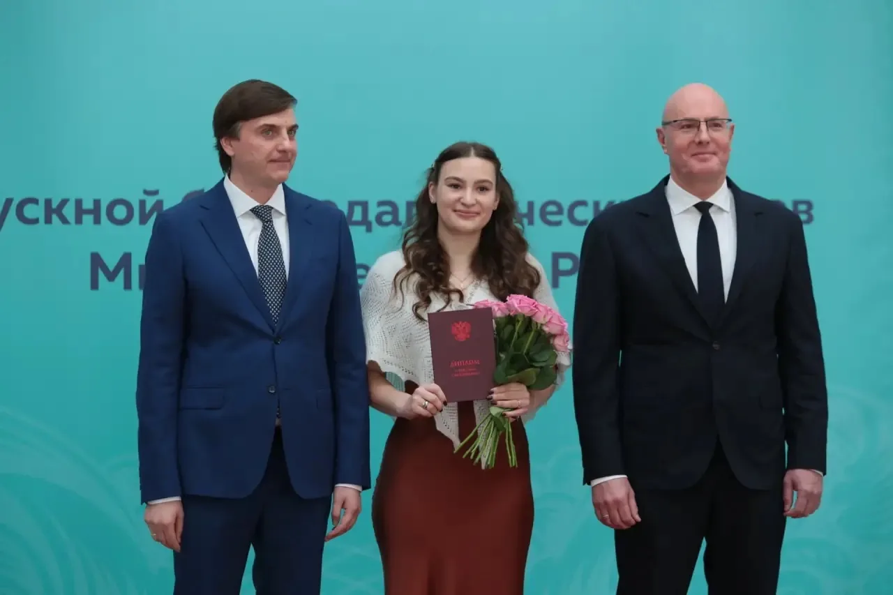 ⚡⚡Наш Университет на событии представили Анастасия Афросина и Александр Киякин
 
Анастасия – выпускн