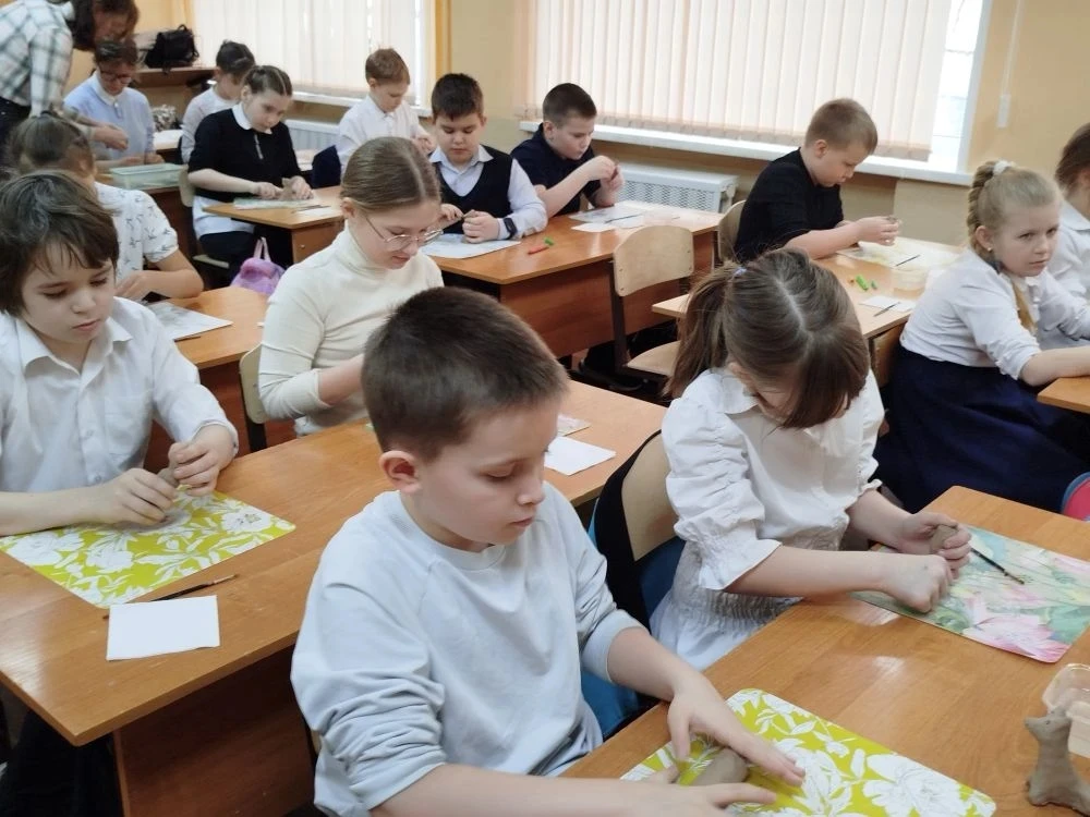 МАСТЕР-КЛАСС «САРАТОВСКАЯ ИГРУШКА»  Для учащихся 3Г класса был проведён мастер класс по лепке и деко