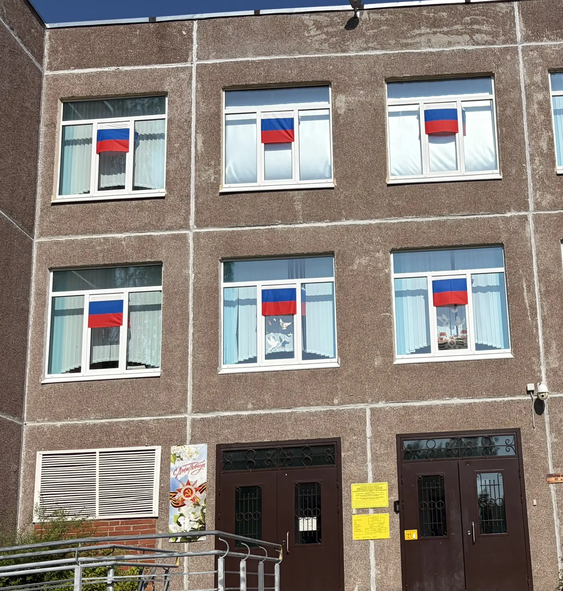 🇷🇺 С Днём России! 🇷🇺

Поздравляем всех с днём нашей Родины – с Днём России!
Пусть наша страна кр